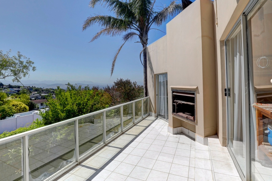 5 Bedroom Property for Sale in Loevenstein Western Cape